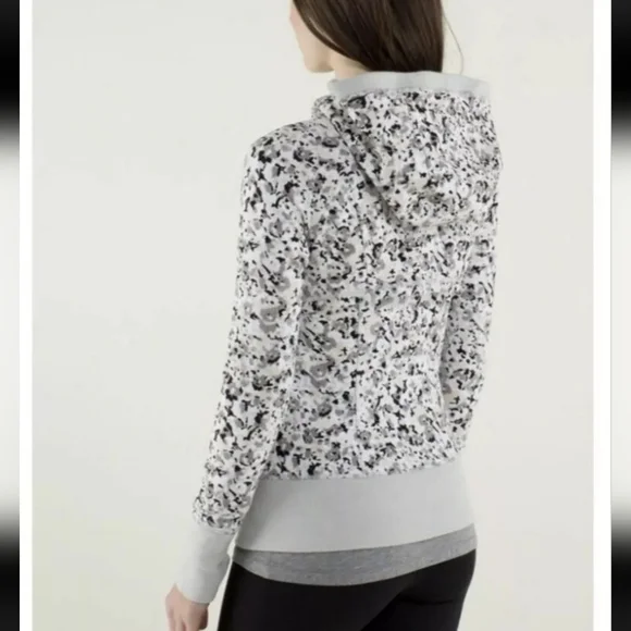 Lululemon Athletica Silver/Gray Asana Jacket - Picture 2 of 15